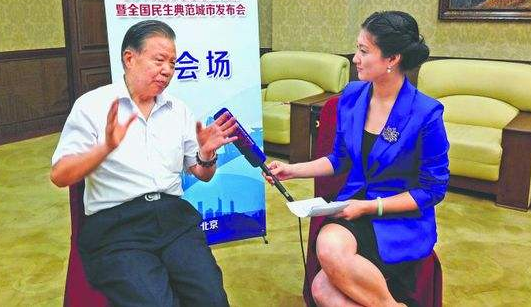 ““猪蝶”CP！周扬青再发声 当了罗志祥十年备胎蝴蝶姐姐该不该道歉”