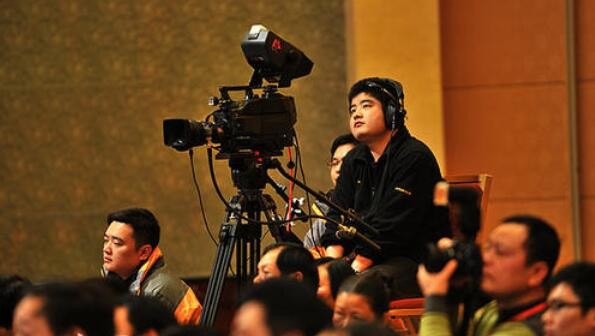 “前女友赖德为德普辩护：从未见过他对任何人有过虐待行为”