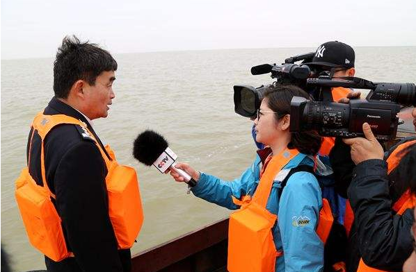 “神马东西?惊雷原唱回应杨坤说了什么 详情始末曝光杨坤diss有错吗”