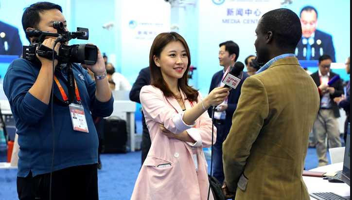 “刘雯方否认与陈伟霆恋情如何回事?什么情况?终于真相了,原来是这样！”