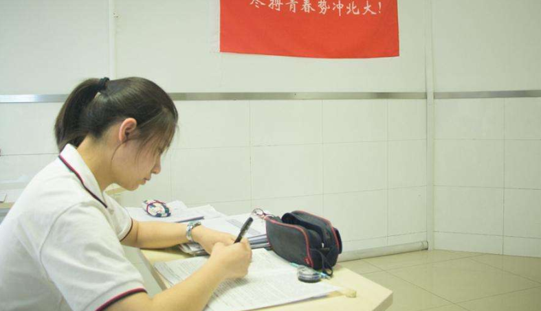 “《战“疫”故事》见证大灾大难背后的“疫”不容辞”