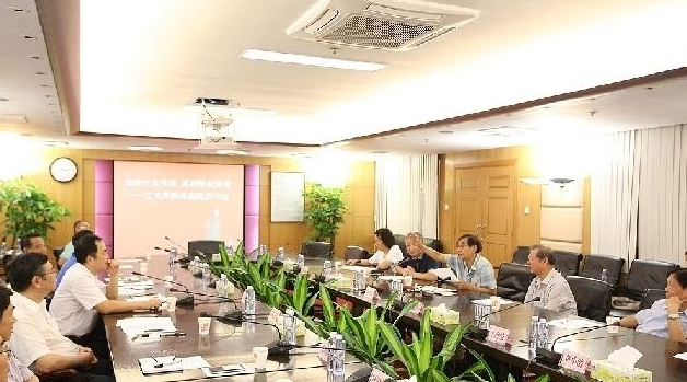 “何超仪新冠测试呈阴性 此前欧洲看秀同行越南名媛被确诊”