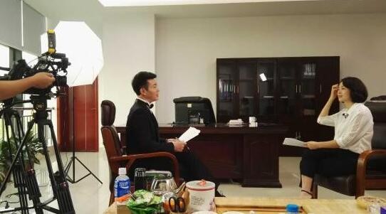 “青春有你2先导片 惊艳的Lisa+成熟的蔡徐坤+戏精的练习生？”