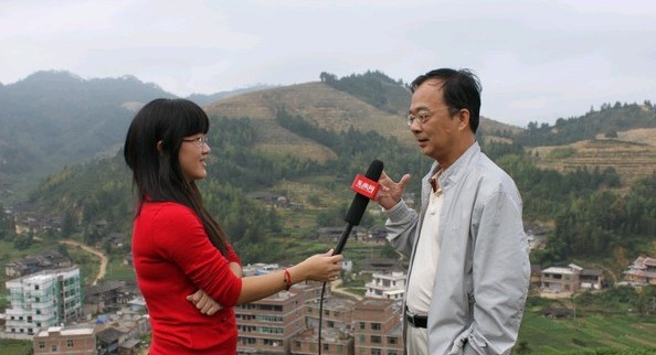 “余文乐与停车场指挥人员生口角是如何回事？当场破口大骂什么情况？”