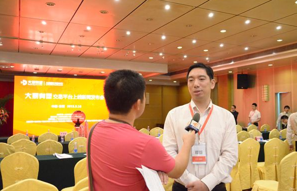 “高云翔回国 人设难洗白或被影视圈隔离 跟董璇会复婚吗？”