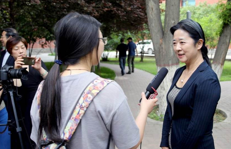 “推广期爱情？张含韵发50字否认跟彭冠英结婚，还自曝目前单身”