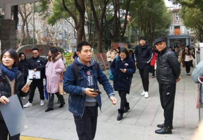 “前女友赖德为德普辩护：从未见过他对任何人有过虐待行为”
