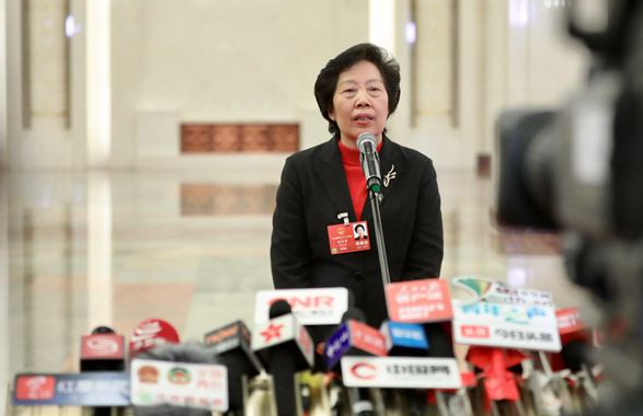 “推广期爱情？张含韵发50字否认跟彭冠英结婚，还自曝目前单身”